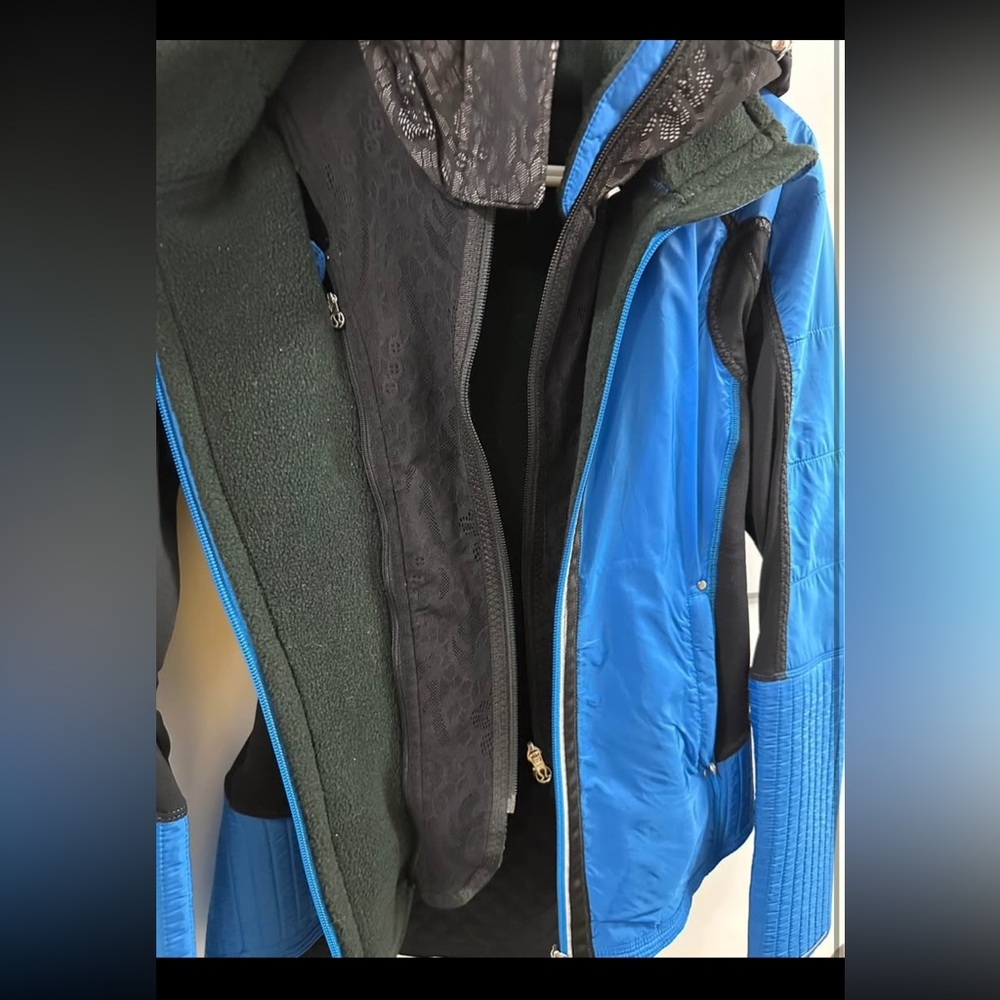 LL🍋 Bundle Up Jacket
Black / Beaming Blue Size 4 - Picture 3 of 4